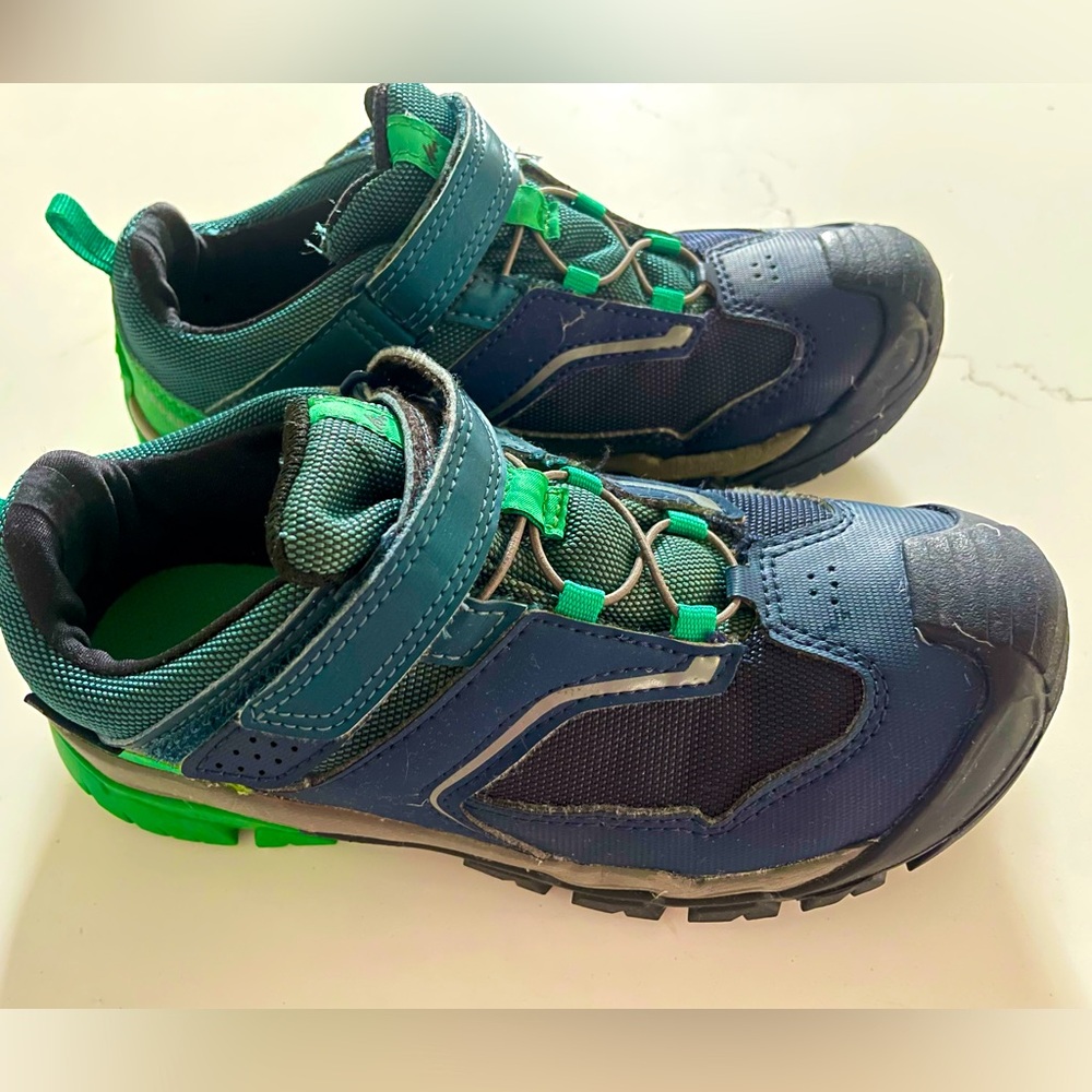 Décathlon Waterproof Hiking Shoes (US 2.5 Youth / EU 34)